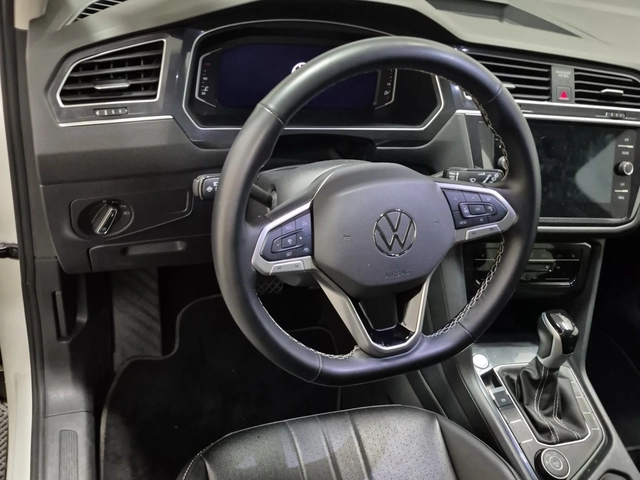 VW Tiguan Comfortline * CARFAX - автомобили, коли, обяви за нови и употребявани 10