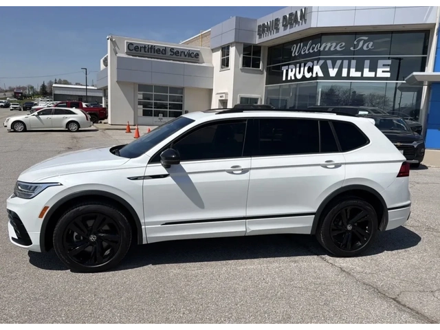 VW Tiguan COMFORTLINE R LINE * ПАНОРАМА * 7 МЕСТЕН * CARFAX - автомобили, коли, обяви за нови и употребявани 1