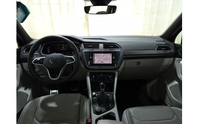 VW Tiguan HIGHLINE R-LINE/AWD/Pano/Camera/2 Комплекта джанти - автомобили, коли, обяви за нови и употребявани 10
