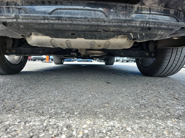 VW Tiguan HIGHLINE R-LINE/AWD/Pano/Camera/2 Комплекта джанти - автомобили, коли, обяви за нови и употребявани 15