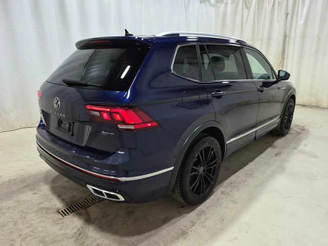 VW Tiguan HIGHLINE R-LINE/AWD/Pano/Camera/2 Комплекта джанти - автомобили, коли, обяви за нови и употребявани 3