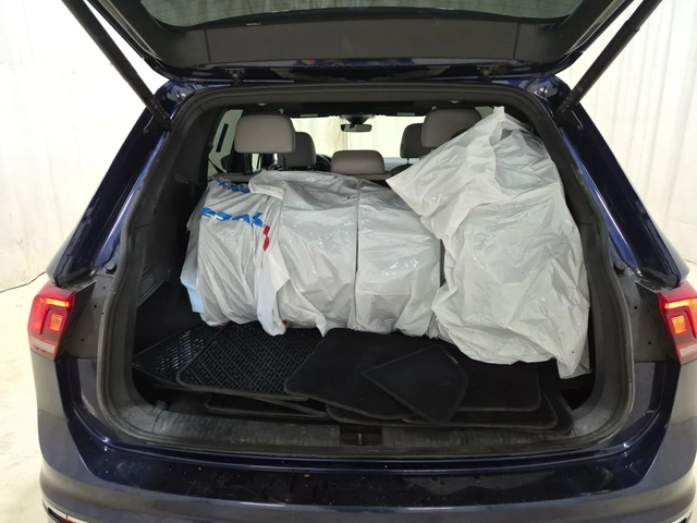 VW Tiguan HIGHLINE R-LINE/AWD/Pano/Camera/2 Комплекта джанти - автомобили, коли, обяви за нови и употребявани 6