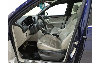 VW Tiguan HIGHLINE R-LINE/AWD/Pano/Camera/2 Комплекта джанти - автомобили, коли, обяви за нови и употребявани 7