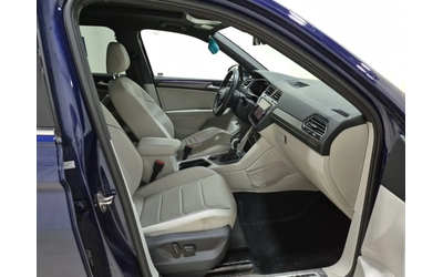 VW Tiguan HIGHLINE R-LINE/AWD/Pano/Camera/2 Комплекта джанти - автомобили, коли, обяви за нови и употребявани 8