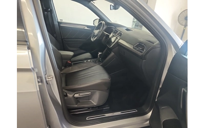 VW Tiguan COMFORTLINE R-LINE BLACK EDITION/AWD/Pano - автомобили, коли, обяви за нови и употребявани 9