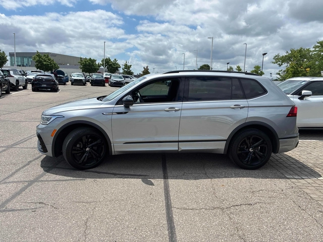 VW Tiguan Comfortline R-Line Black Edition * CARFAX - автомобили, коли, обяви за нови и употребявани 2