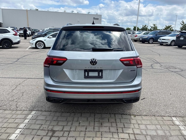 VW Tiguan Comfortline R-Line Black Edition * CARFAX - автомобили, коли, обяви за нови и употребявани 4