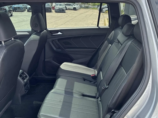 VW Tiguan Comfortline R-Line Black Edition * CARFAX - автомобили, коли, обяви за нови и употребявани 7