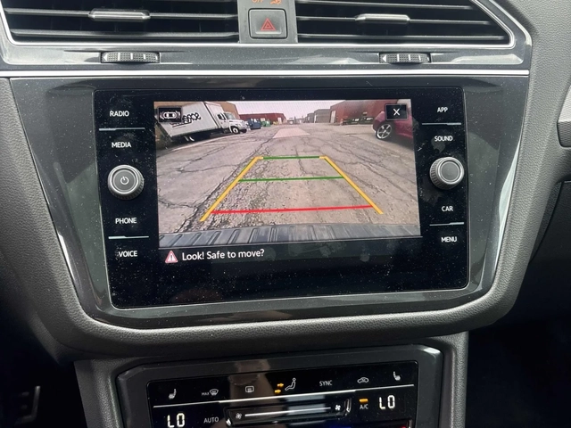 VW Tiguan Comfortline R-Line Black Edition * CARFAX - автомобили, коли, обяви за нови и употребявани 12