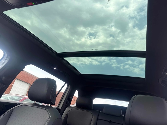 VW Tiguan Comfortline R-Line Black Edition * CARFAX - автомобили, коли, обяви за нови и употребявани 13