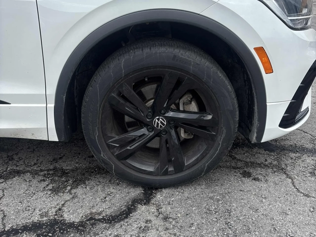 VW Tiguan Comfortline R-Line Black Edition * CARFAX - автомобили, коли, обяви за нови и употребявани 5