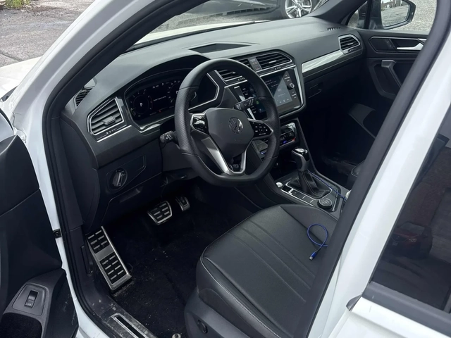 VW Tiguan Comfortline R-Line Black Edition * CARFAX - автомобили, коли, обяви за нови и употребявани 6