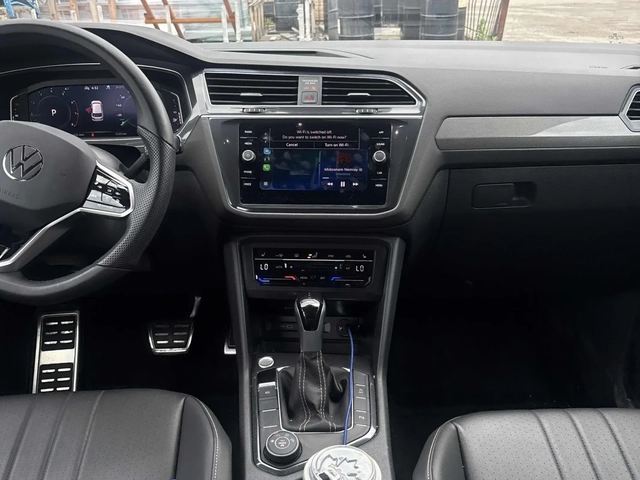 VW Tiguan Comfortline R-Line Black Edition * CARFAX - автомобили, коли, обяви за нови и употребявани 8