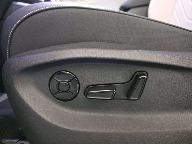 VW Tiguan R-Line Black Edition 4MOTION / ЦЕНА ДО БГ - автомобили, коли, обяви за нови и употребявани 13