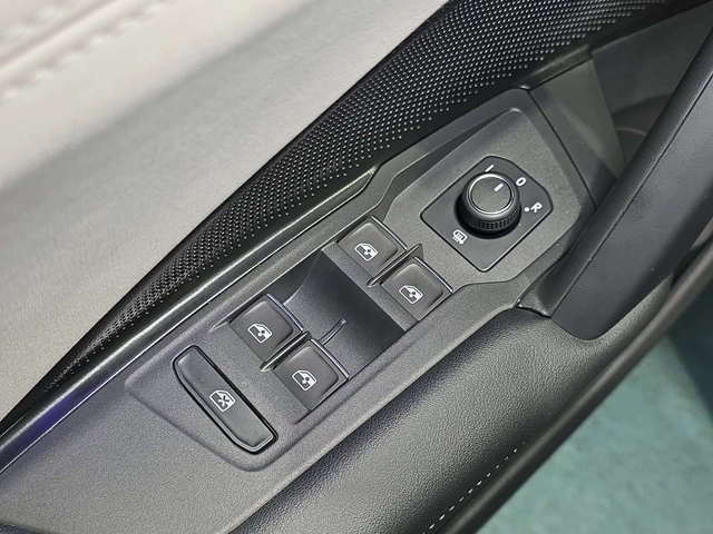 VW Tiguan R-Line Black Edition 4MOTION / ЦЕНА ДО БГ - автомобили, коли, обяви за нови и употребявани 14