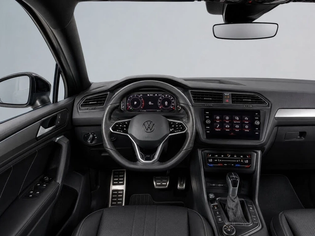 VW Tiguan Comfortline R-Line Black 4Motion - автомобили, коли, обяви за нови и употребявани 7