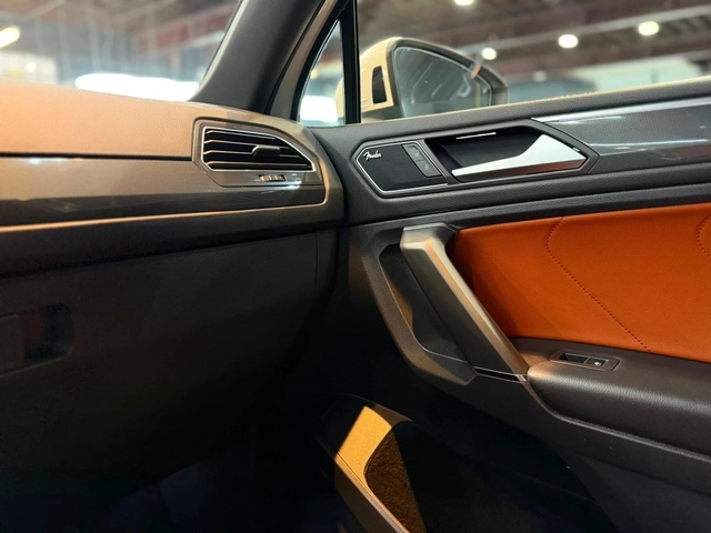VW Tiguan Highline R-Line - автомобили, коли, обяви за нови и употребявани 9