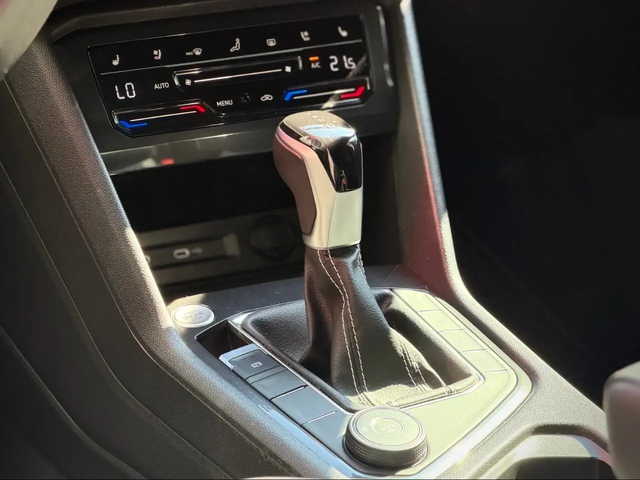 VW Tiguan Acciden Free|Ventilated Seats|PanRoof|Heated Steer All Wheel Drive - автомобили, коли, обяви за нови и употребявани 18