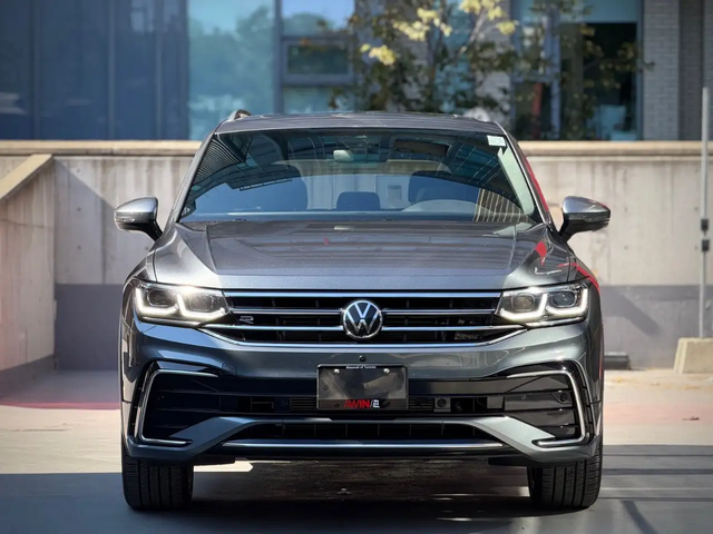 VW Tiguan Acciden Free|Ventilated Seats|PanRoof|Heated Steer All Wheel Drive - автомобили, коли, обяви за нови и употребявани 2