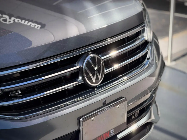 VW Tiguan Acciden Free|Ventilated Seats|PanRoof|Heated Steer All Wheel Drive - автомобили, коли, обяви за нови и употребявани 4