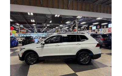 vw-tiguan-comfortline-7-pass-awd-leather-pan-roof-b-spot-cam-all-wheel-drive - 3
