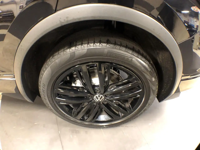 VW Tiguan COMFORTLINE R-LINE B/EDITION AWD LEATHER PAN/ROOF All Wheel Drive - автомобили, коли, обяви за нови и употребявани 11