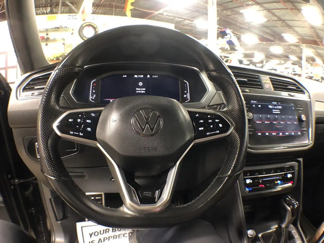 VW Tiguan COMFORTLINE R-LINE B/EDITION AWD LEATHER PAN/ROOF All Wheel Drive - автомобили, коли, обяви за нови и употребявани 19