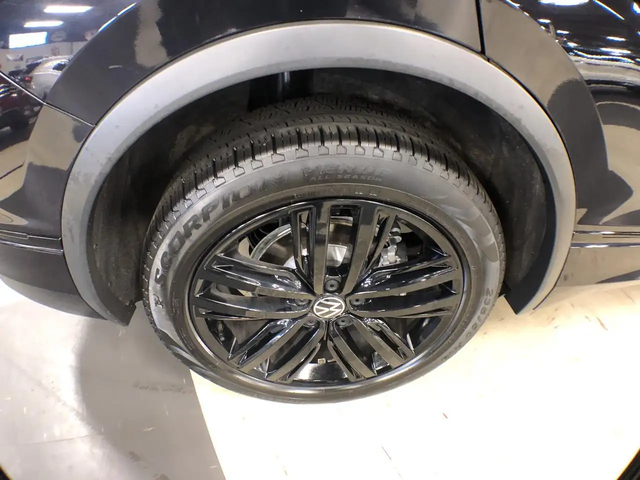 VW Tiguan COMFORTLINE R-LINE B/EDITION AWD LEATHER PAN/ROOF All Wheel Drive - автомобили, коли, обяви за нови и употребявани 8