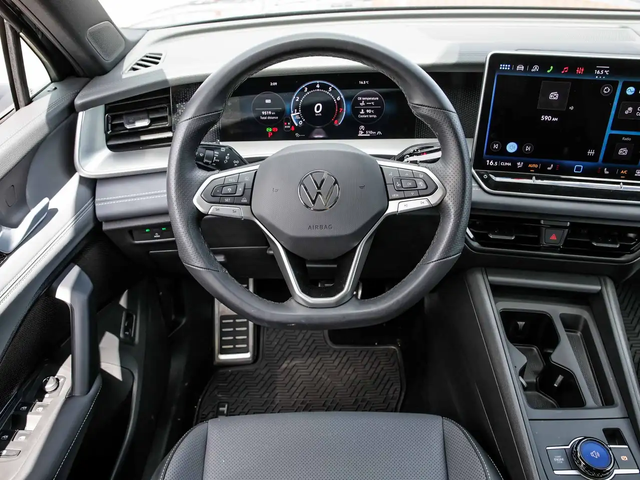 VW Tiguan Comfortline R-Line Black Edition All Wheel Drive - автомобили, коли, обяви за нови и употребявани 15