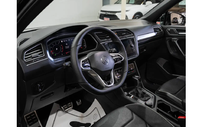 VW Tiguan HIGHLINE R-LINE AWD | Nav | Panoroof | CarPlay All Wheel Drive - автомобили, коли, обяви за нови и употребявани 13