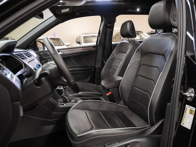VW Tiguan HIGHLINE R-LINE AWD | Nav | Panoroof | CarPlay All Wheel Drive - автомобили, коли, обяви за нови и употребявани 16