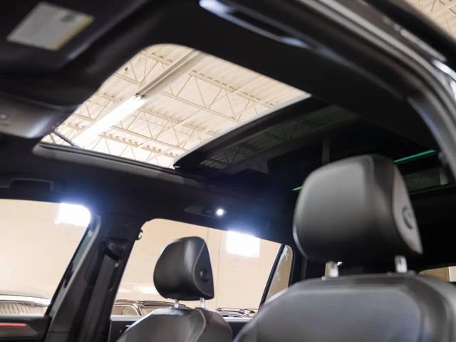 VW Tiguan HIGHLINE R-LINE AWD | Nav | Panoroof | CarPlay All Wheel Drive - автомобили, коли, обяви за нови и употребявани 15
