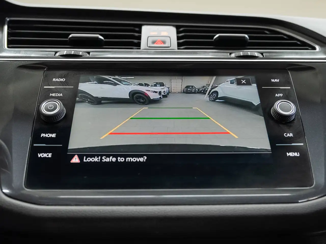 VW Tiguan HIGHLINE R-LINE AWD | Nav | Panoroof | CarPlay All Wheel Drive - автомобили, коли, обяви за нови и употребявани 19