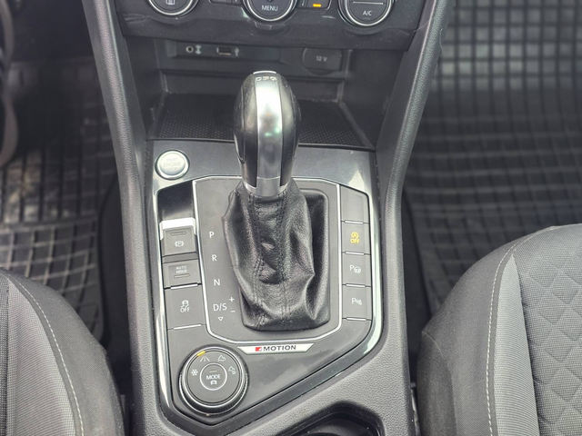 VW Tiguan R-Line DSG 4motion 2018 - автомобили, коли, обяви за нови и употребявани 11