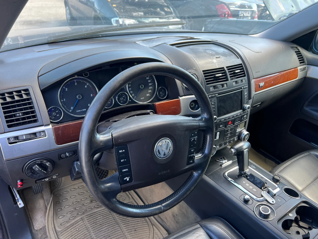 VW Touareg 2.5TDI-174к.с. Автоматик/ Кожа/ Подгрев/ Италия - автомобили, коли, обяви за нови и употребявани 5