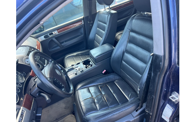 VW Touareg 2.5TDI-174к.с. Автоматик/ Кожа/ Подгрев/ Италия - автомобили, коли, обяви за нови и употребявани 6