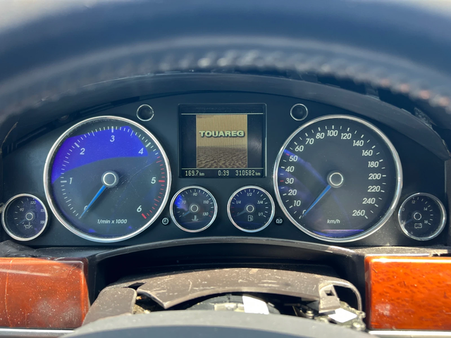 VW Touareg 2.5TDI-174к.с. Автоматик/ Кожа/ Подгрев/ Италия - автомобили, коли, обяви за нови и употребявани 9