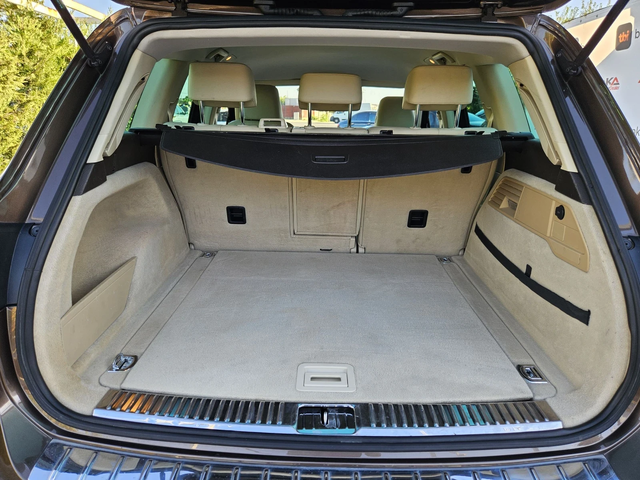 VW Touareg 3.0TDI-240кс= 8СКОРОСТИ= 4x4= LED= ПОДГРЕВ= НАВИ - автомобили, коли, обяви за нови и употребявани 9