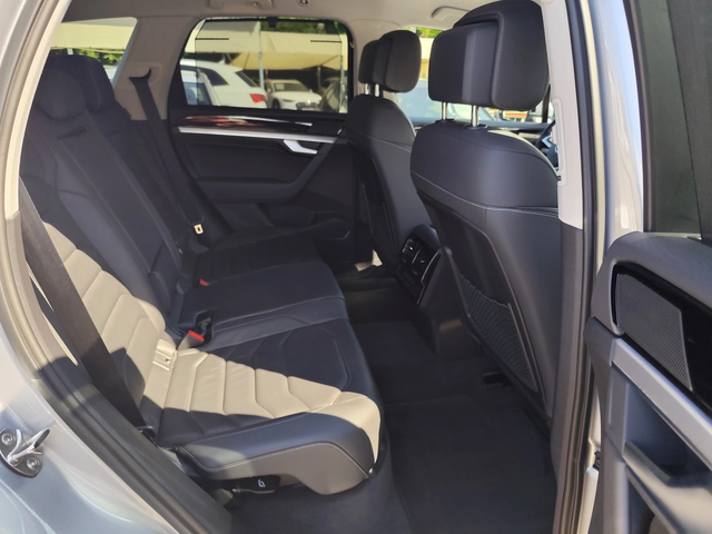 VW Touareg 3.0TDi* 4X4* VIRTUAL * ПОДГРЕВ*  LED* КОЖА* CARPLA - автомобили, коли, обяви за нови и употребявани 11