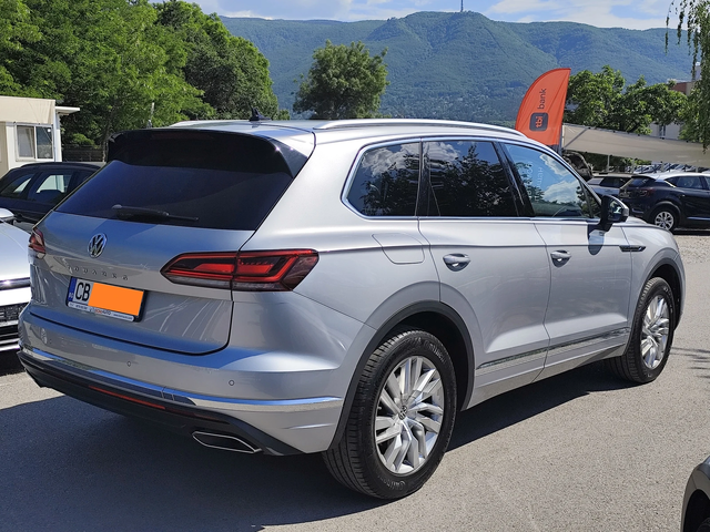 VW Touareg 3.0TDi* 4X4* VIRTUAL * ПОДГРЕВ*  LED* КОЖА* CARPLA - автомобили, коли, обяви за нови и употребявани 3