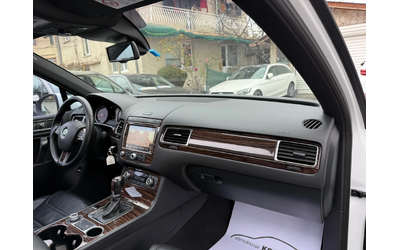 VW Touareg 3.0TDI FACELIFT R-LINE PANORAMA NAVI XENON - автомобили, коли, обяви за нови и употребявани 11