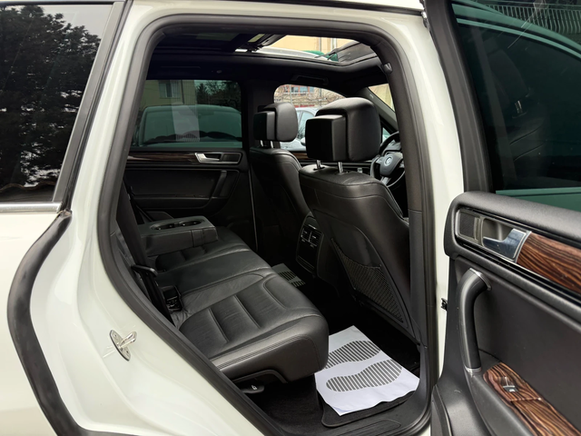 VW Touareg 3.0TDI FACELIFT R-LINE PANORAMA NAVI XENON - автомобили, коли, обяви за нови и употребявани 13