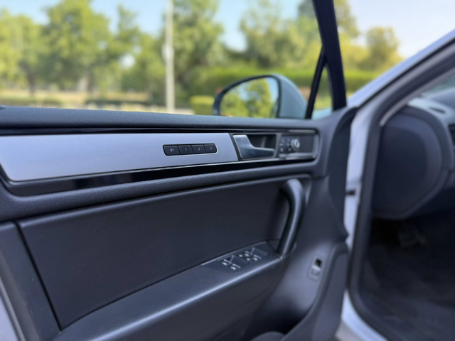 VW Touareg 3.0 TDI Сервизна история НЕ Е НА ВЪЗДУХ - автомобили, коли, обяви за нови и употребявани 14