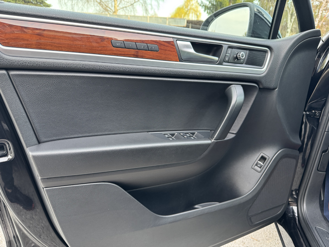 VW Touareg 3.0TDI-239кс/АВТОМАТ/4x4/LED/NAVI/ЛИЗИНГ - автомобили, коли, обяви за нови и употребявани 13