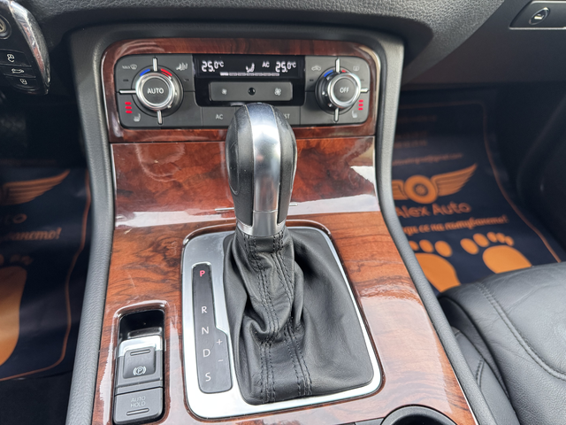 VW Touareg 3.0TDI-239кс/АВТОМАТ/4x4/LED/NAVI/ЛИЗИНГ - автомобили, коли, обяви за нови и употребявани 9