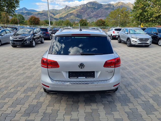 VW Touareg 3.0TDi-8 СКОРОСТИ * ОБСЛУЖЕН* ТОП СЪСТОЯНИЕ! - автомобили, коли, обяви за нови и употребявани 4