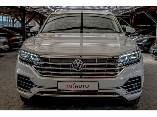 VW Touareg 3.0TDI/Elegance/4Motion/Lane Assist/F1/Isofix - автомобили, коли, обяви за нови и употребявани 0