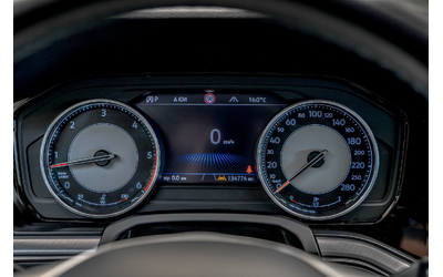 VW Touareg 3.0TDI/Elegance/4Motion/Lane Assist/F1/Isofix - автомобили, коли, обяви за нови и употребявани 14