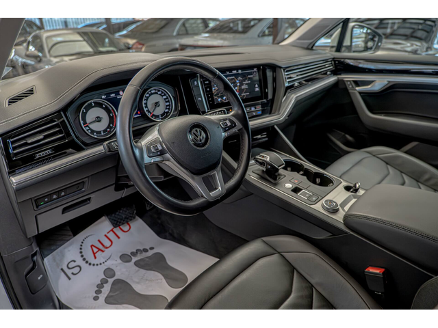 VW Touareg 3.0TDI/Elegance/4Motion/Lane Assist/F1/Isofix - автомобили, коли, обяви за нови и употребявани 6