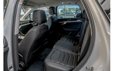 VW Touareg 3.0TDI/Elegance/4Motion/Lane Assist/F1/Isofix - автомобили, коли, обяви за нови и употребявани 7